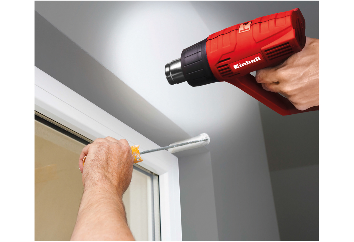 Απεικονίζεται η χρήση του πιστολιού σε τοίχο.